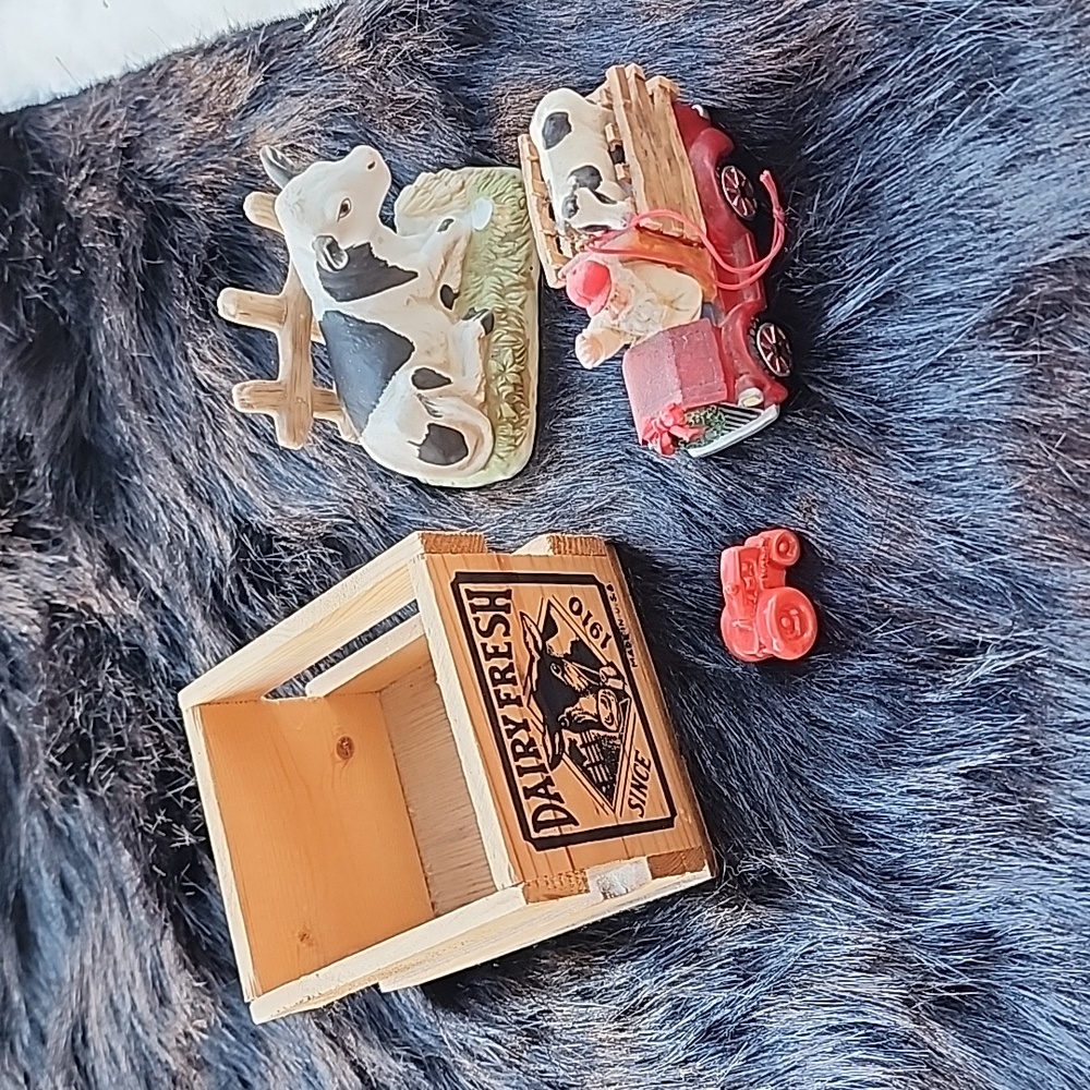VINTAGE   BUNDLE  OF  🐄 🐮 COW DECORATIVE ITEMS